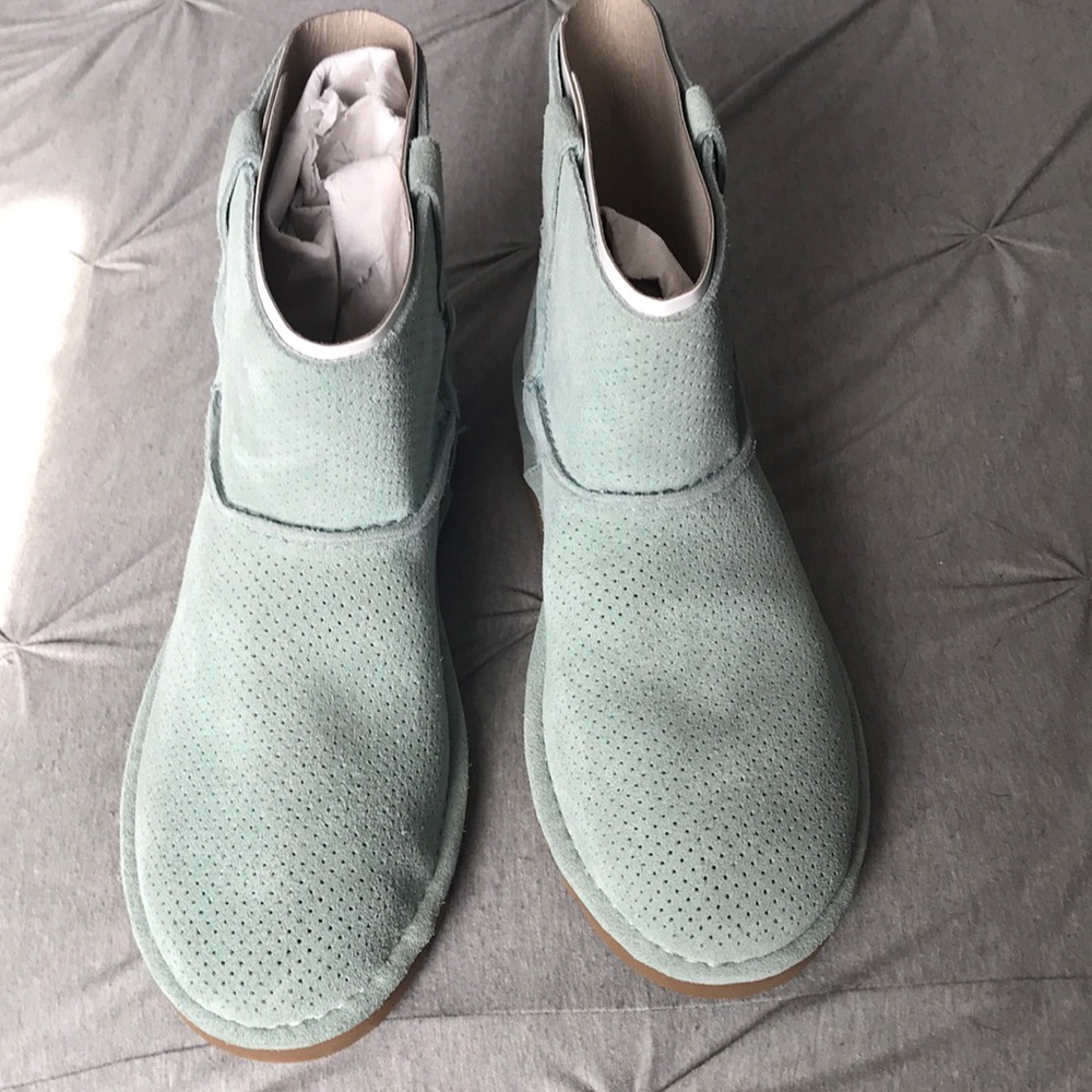 Ugg  Classic Unlined Mini Perforated Spring Boot